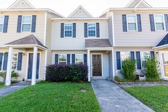 Building Photo - Looking for a townhome in Hubert?