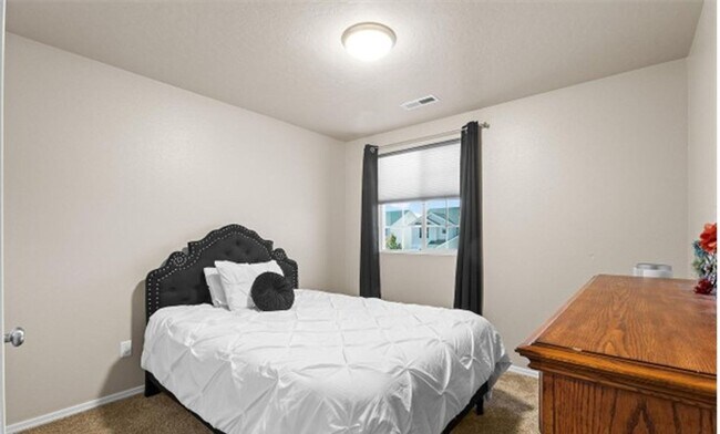 Building Photo - Beautiful Home near Meridian High School