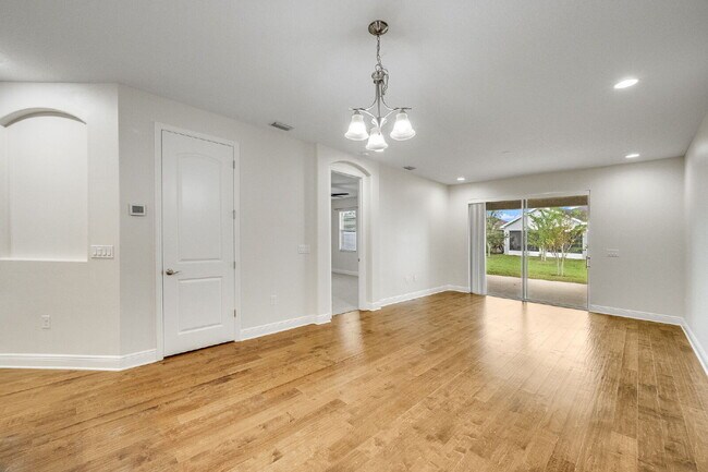 Building Photo - 3 bedroom Loren Cove Unit with Access to A...