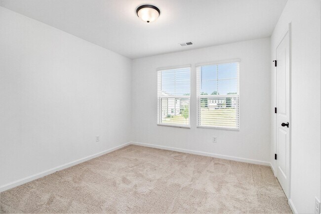 Building Photo - 2022 Boxwood Cir