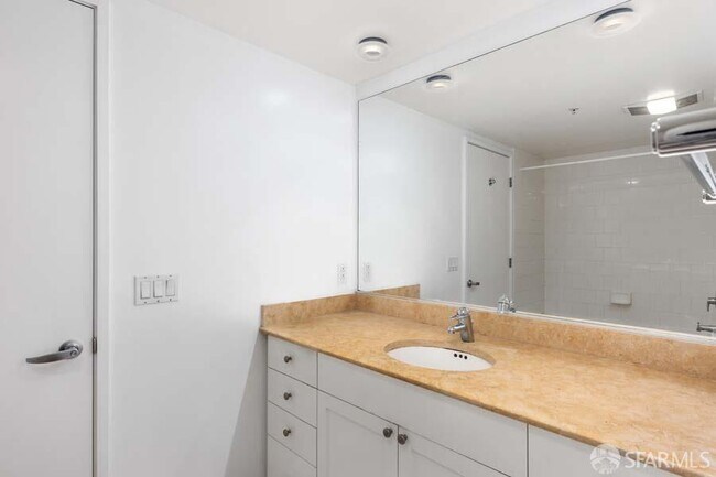 Building Photo - 400 Beale St