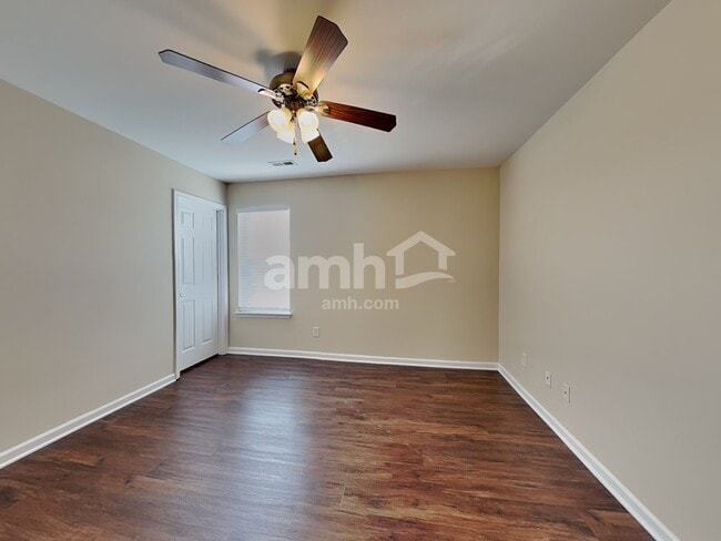 Building Photo - 6352 Hedgewood Ln