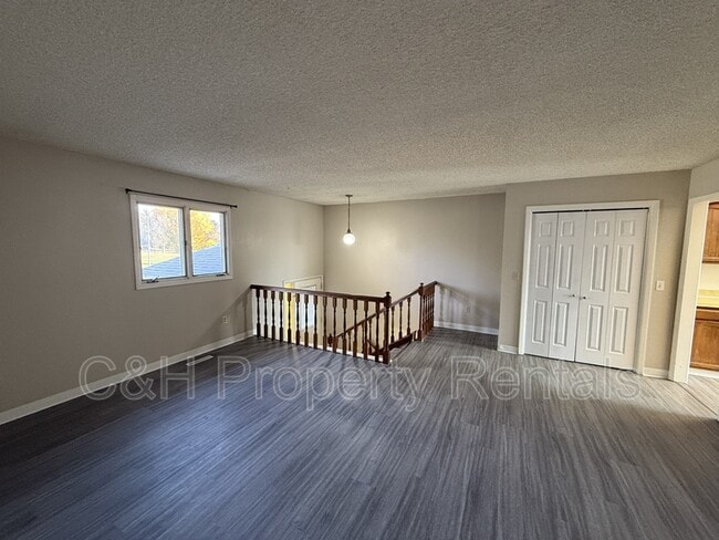 Building Photo - 2314 Rosebud Dr