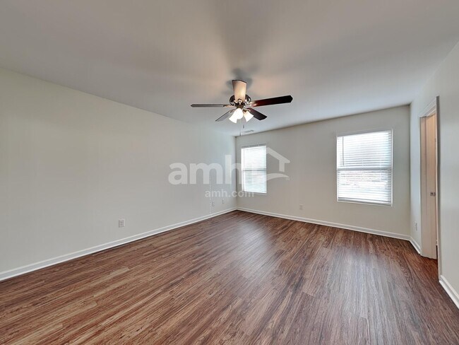 Building Photo - 290 Maxton Ave