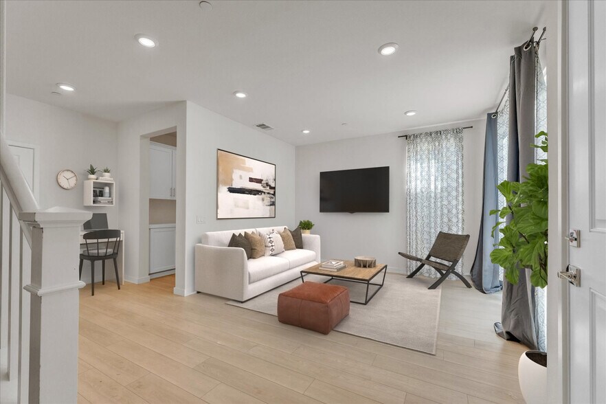 Virtually Staged - 27116 Valley Oak Pl