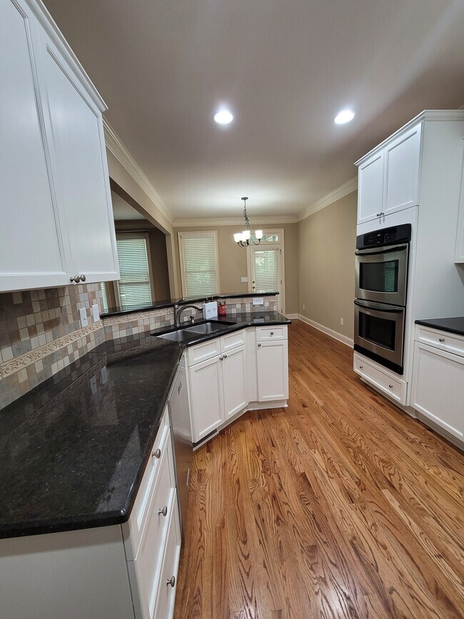 Building Photo - 340 Ridgemill View