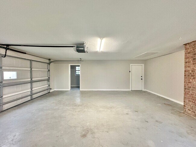 Building Photo - Available-Remodeled 3/2 with 4-Car Garage!