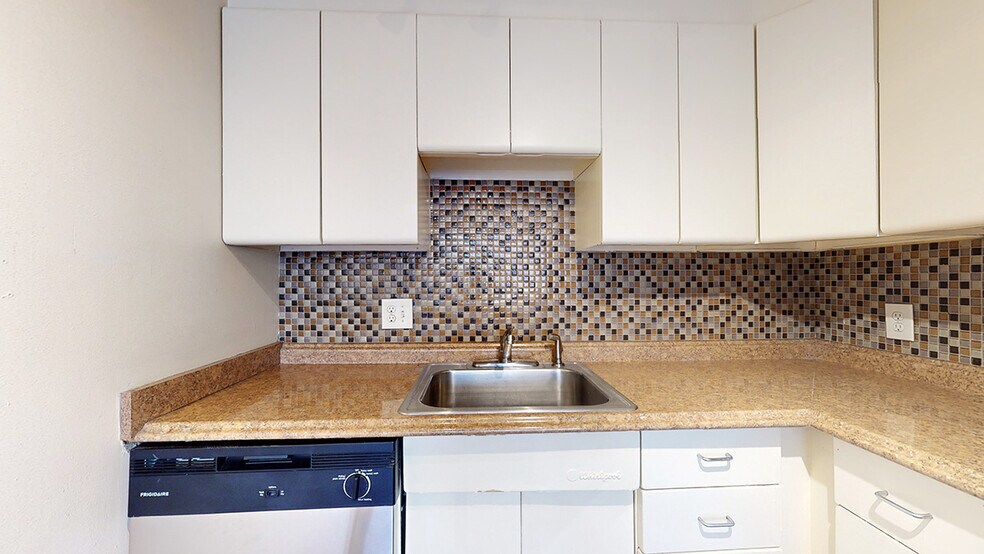 2 Bedroom 770sf - Four Winds