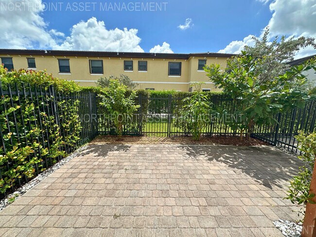 Building Photo - Stylish 3-Bedroom Home with Pool, Garage &...