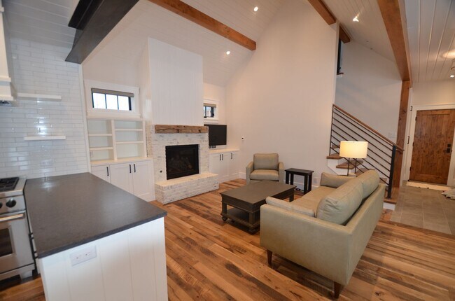 Building Photo - 300 Washington Rd