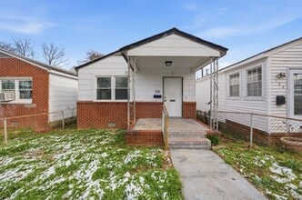 Building Photo - 126 Ash Ave