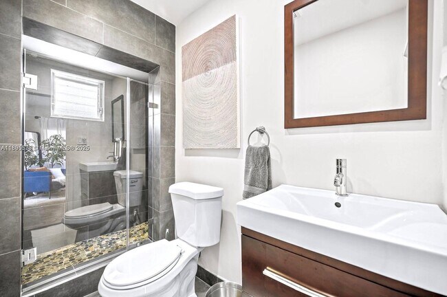 Building Photo - 991 NE 82nd St