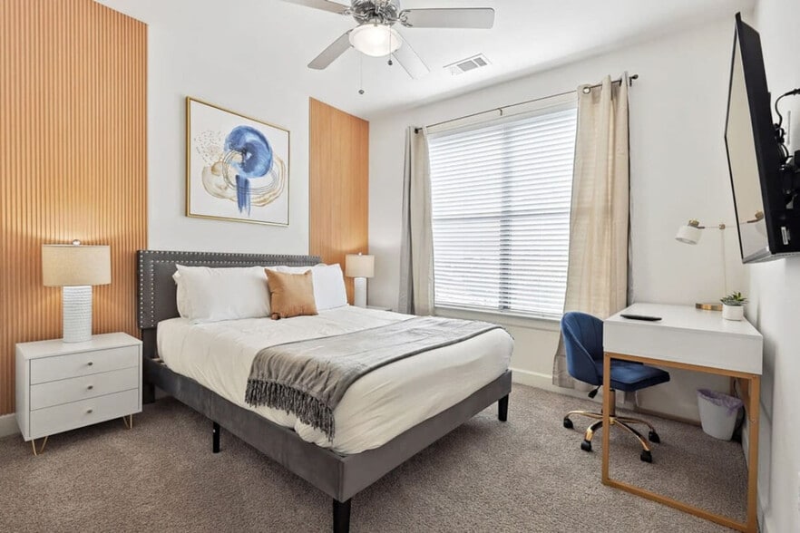 Building Photo - 5752 Town and Country Blvd