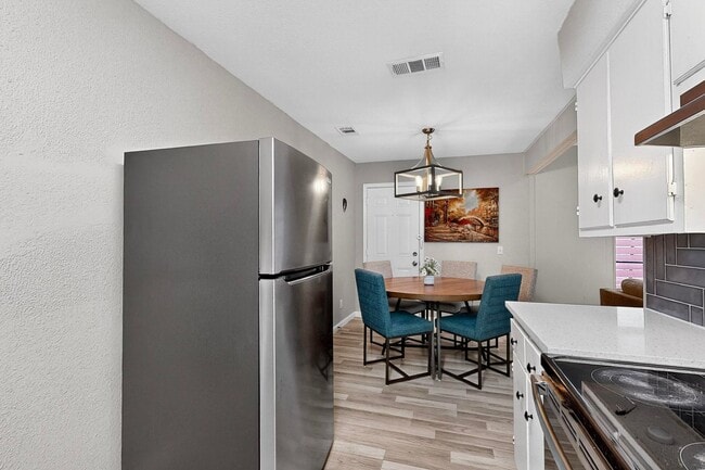 Building Photo - 5501 Purple Sage Dr