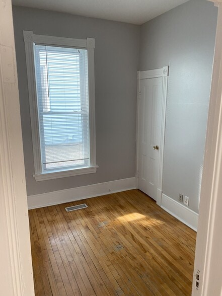 bedroom - 2730 pleasant Ave S