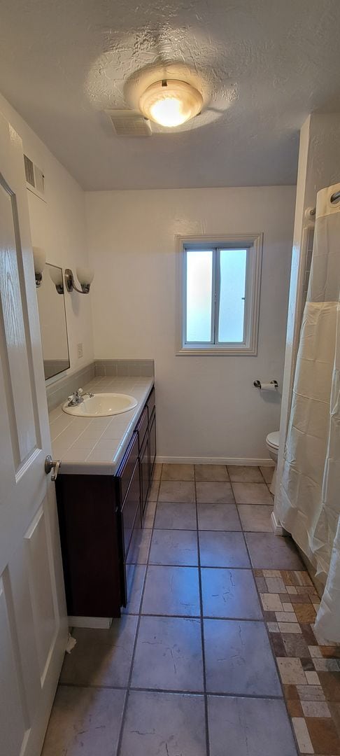 Building Photo - Single Story 3 Bedroom Home in Spring Valley
