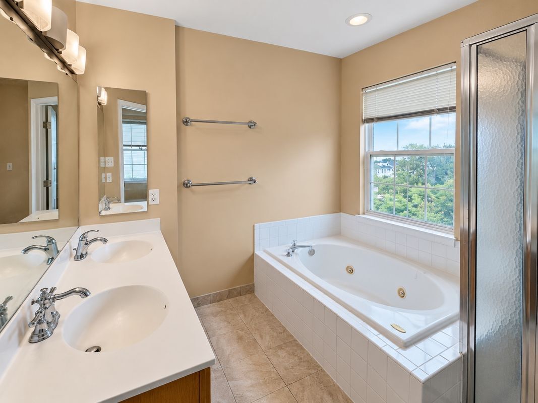 Building Photo - 2527 Banshire Dr