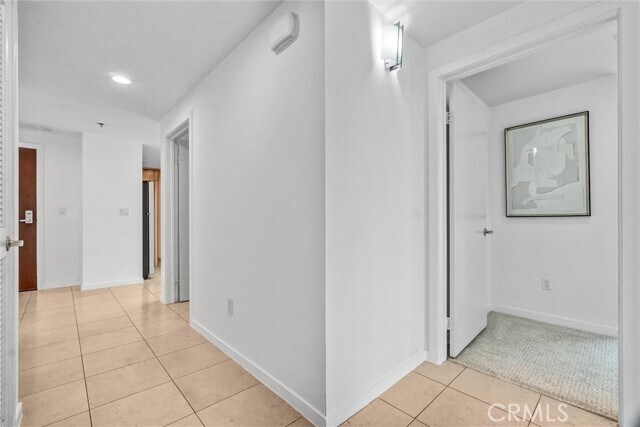 Building Photo - 411 W Seaside Way