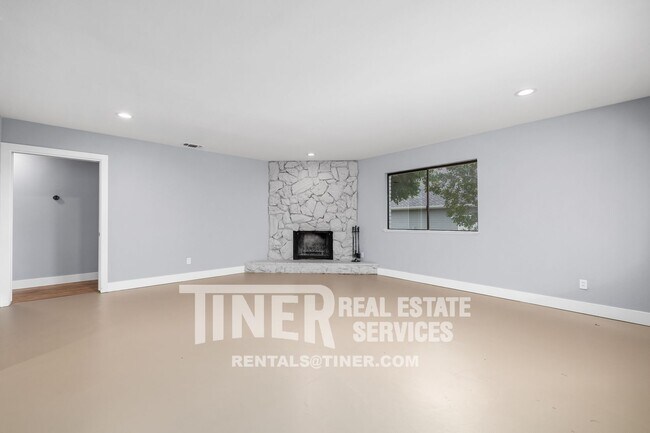 Building Photo - Carmichael Gem - Walking Distance to Ancil...