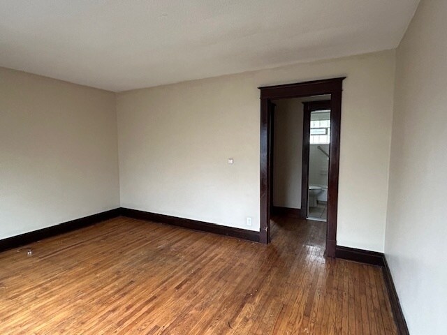 Building Photo - 300 Roesch Ave