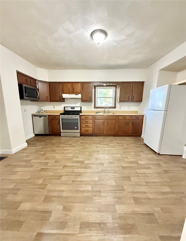 Building Photo - 115 S Lawn Ave