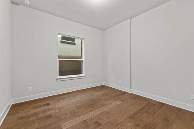 Building Photo - 1328 Westborough Ln