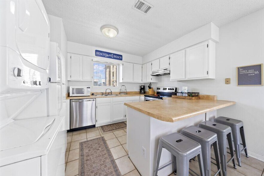 Building Photo - 25925 Canal Rd