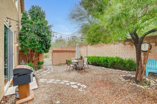 Building Photo - Beautiful 3 Bedroom in Gated Community!