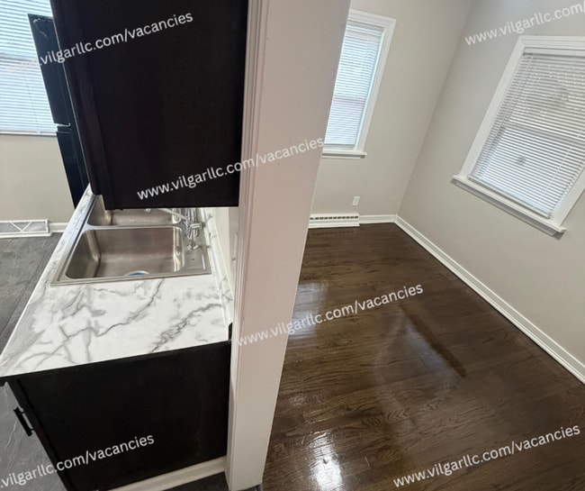 Building Photo - Newly Renovated 2-Bedroom • 1-Bathroom Home