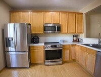 Building Photo - 613 Village Pkwy