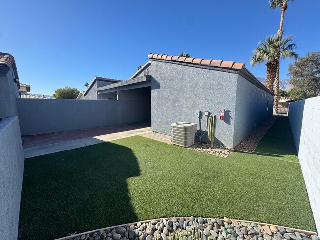 Building Photo - COMING SOON!!! Lovely 3 Bedroom / 2 Bath Apartment in Cathedral City!
