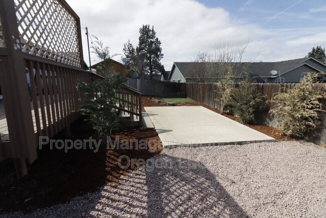 Building Photo - 2827 SW Pumice Ave