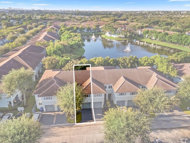 Building Photo - 1927 Alamanda Way