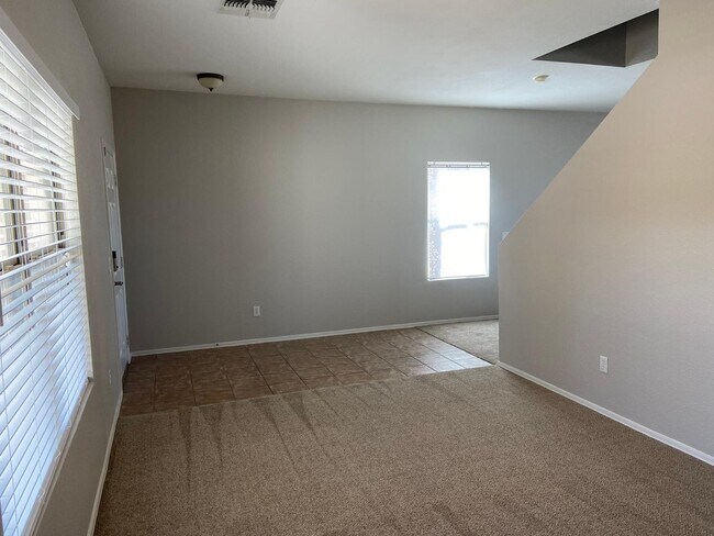 Building Photo - 1330 E Pedro Rd