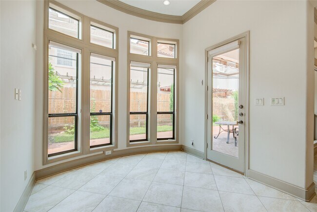 Building Photo - 5346 Val Verde St