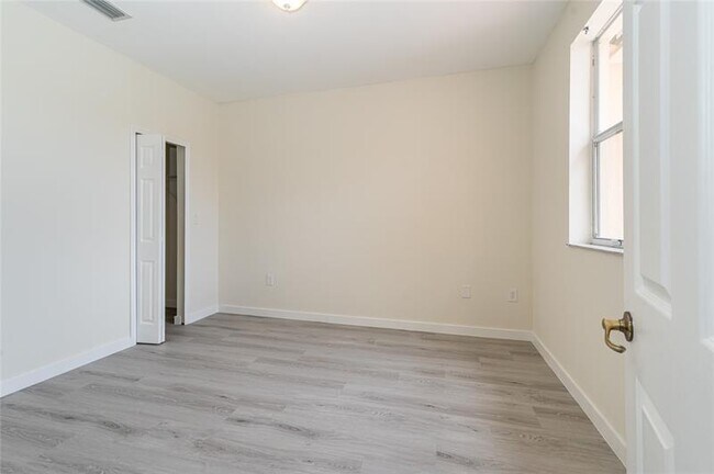 Building Photo - 12376 SW 126th Ave