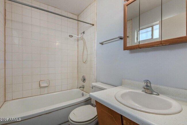 Building Photo - 2226 W Heatherbrae Dr