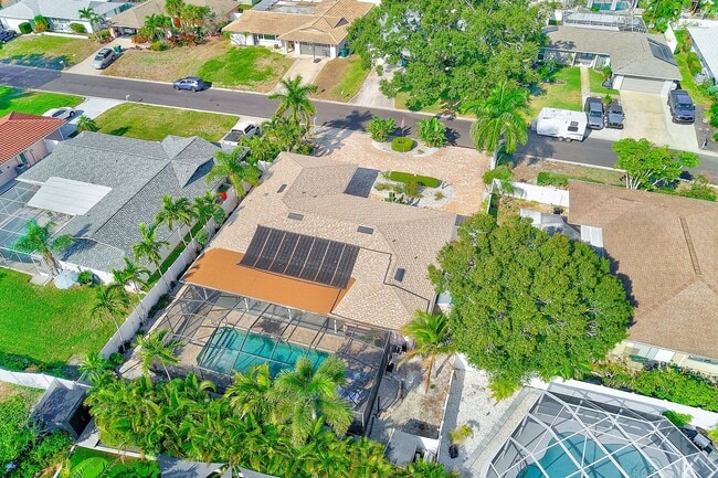 Building Photo - 3-Bedroom, 2-Bath Seminole Home – Fully Furnished & Move-In Ready!