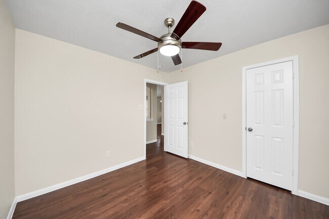 Building Photo - 819 Sun Prairie Dr