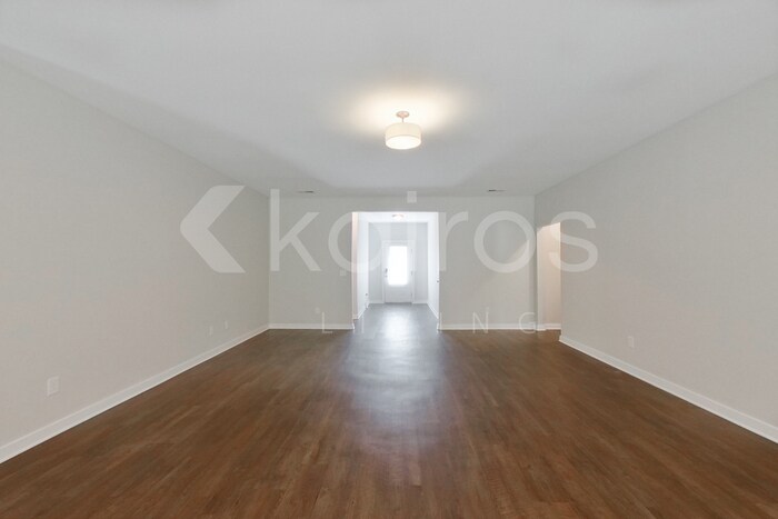 Building Photo - 471 White Oak Cir