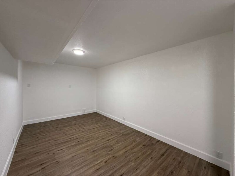 Building Photo - 215 Laurelwood Dr