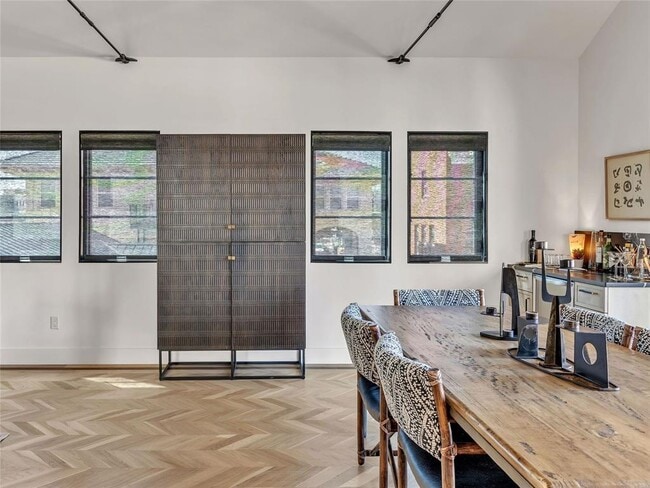 Building Photo - 1229 N Dewey Ave