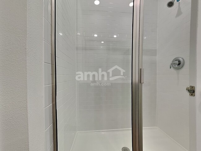 Building Photo - 6385 Emerald Hills Way