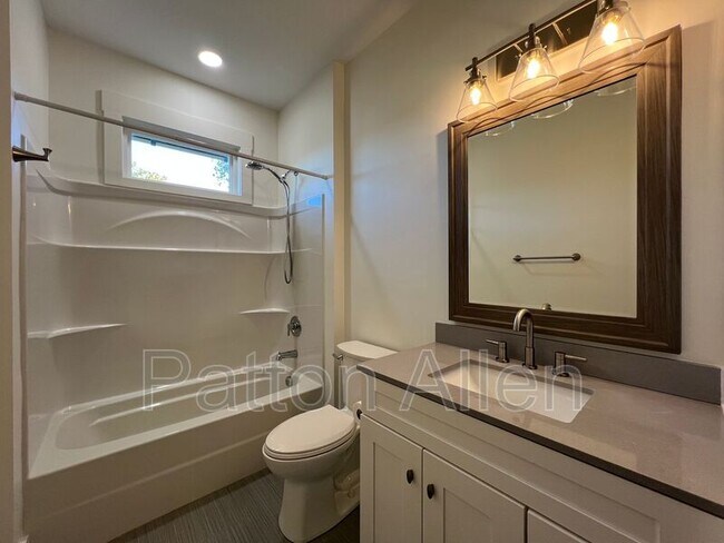 Building Photo - 21 Toxaway St