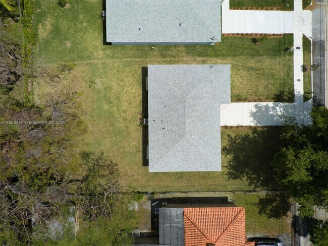 Building Photo - 933 NW 50th St