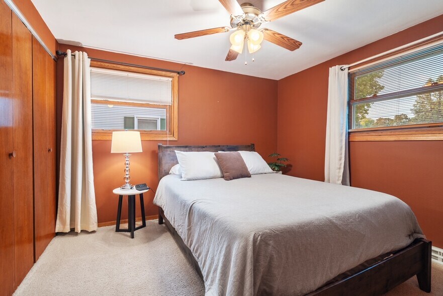 Building Photo - 1253 Roscoe St