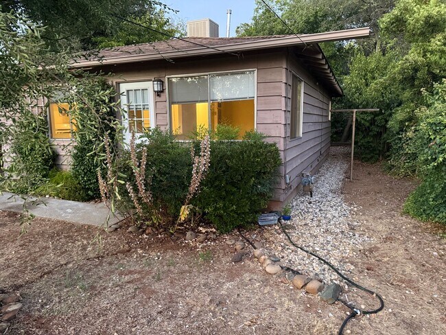 Building Photo - Quiet 2BR Foothills Home