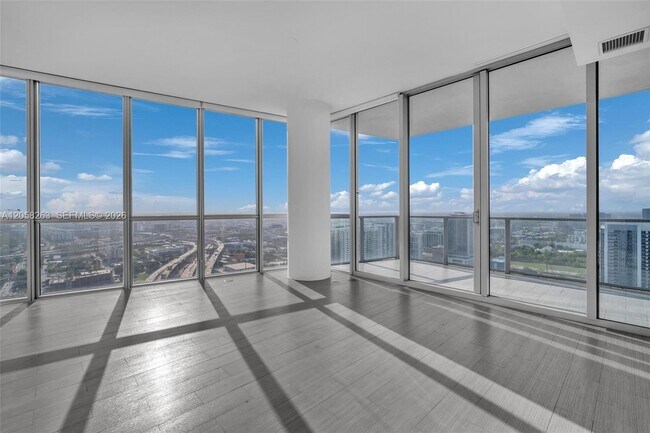 Building Photo - 1100 Biscayne Blvd