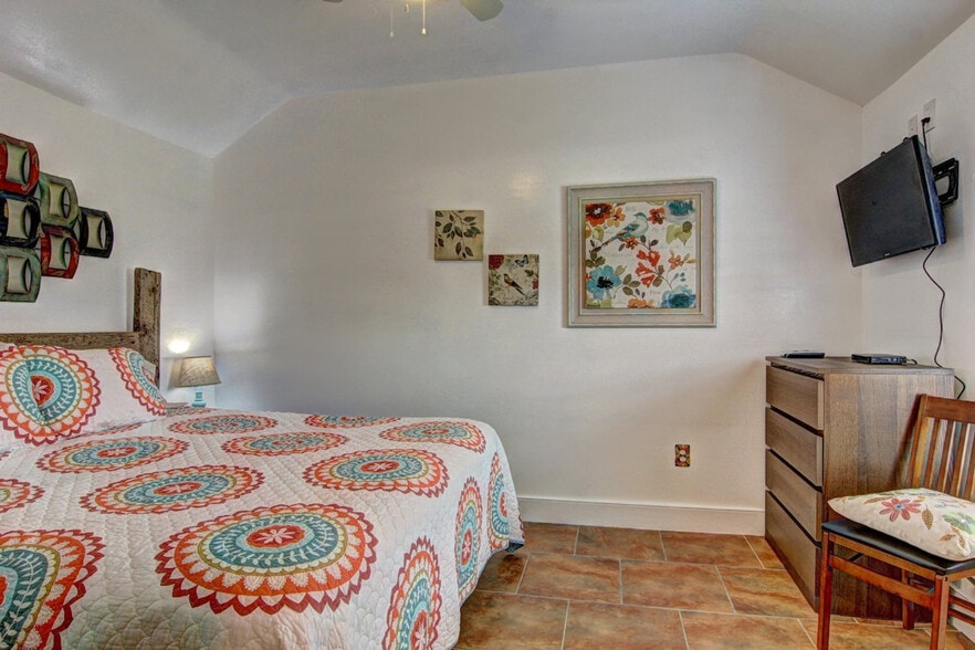 Building Photo - 134 N Alister St