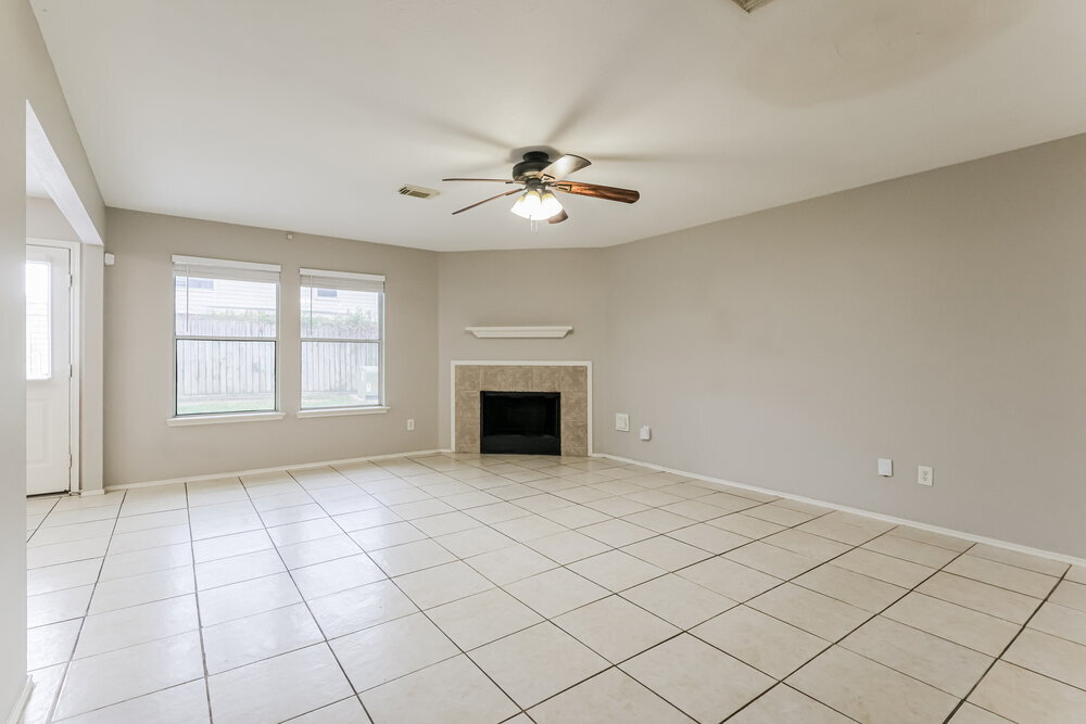 Building Photo - 11811 Sunny Stream Dr